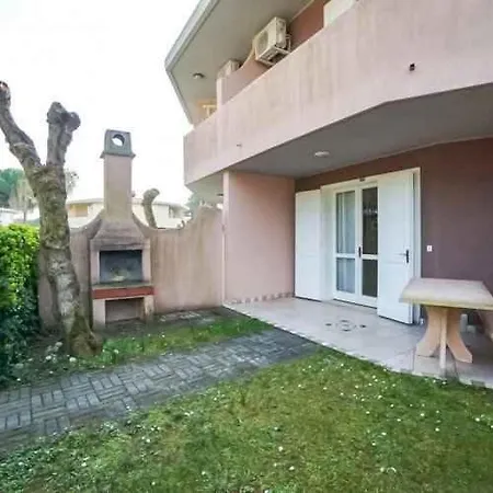 With Pool In 45685 Bibione