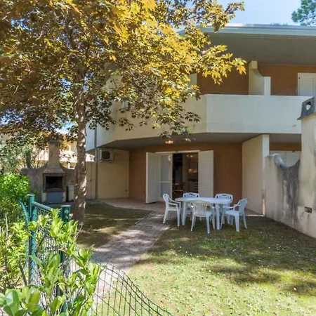 With Pool In 45685 Daire