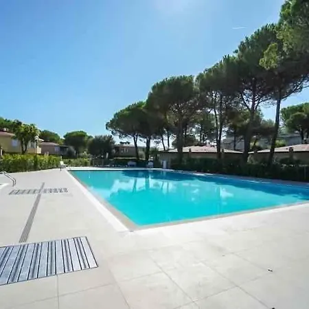 With Pool In 45685 Daire Bibione