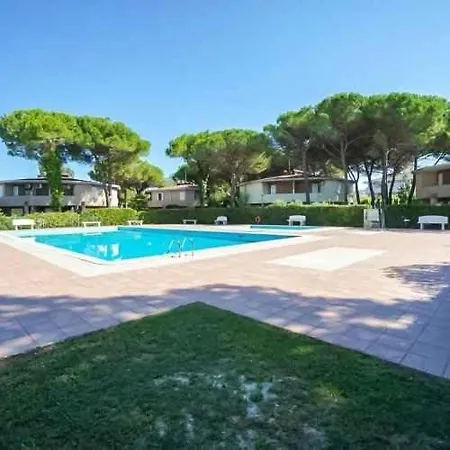 With Pool In 45685 Daire *